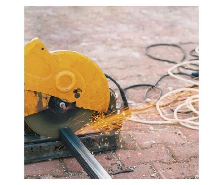 Venkovn prodluovac kabel na bubnu 50 m / 4 zsuvky / ern / guma / 230 V / 1,5 mm2 Emos P084501